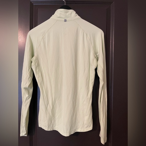 Nike Women’s half zip long sleeve top. Size small - Picture 3 of 4